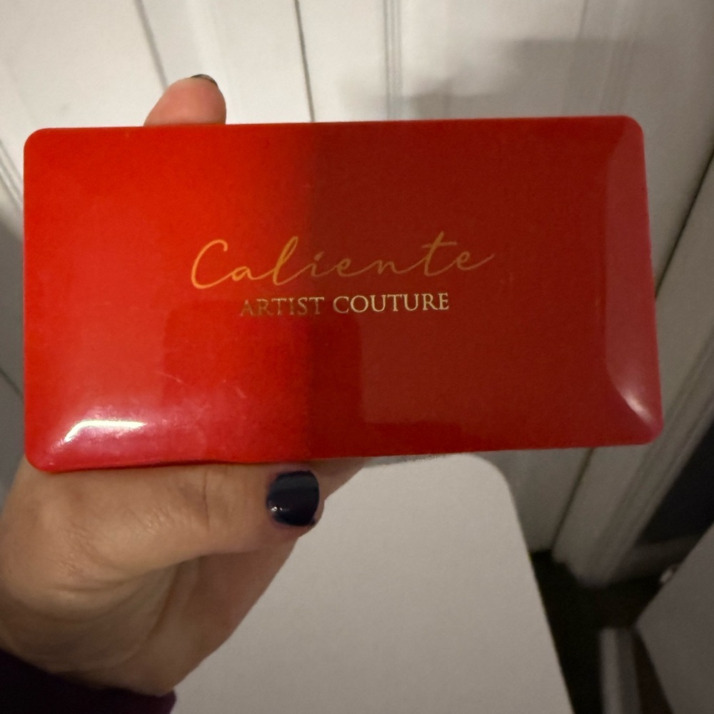Artist Couture Caliente Red Palette